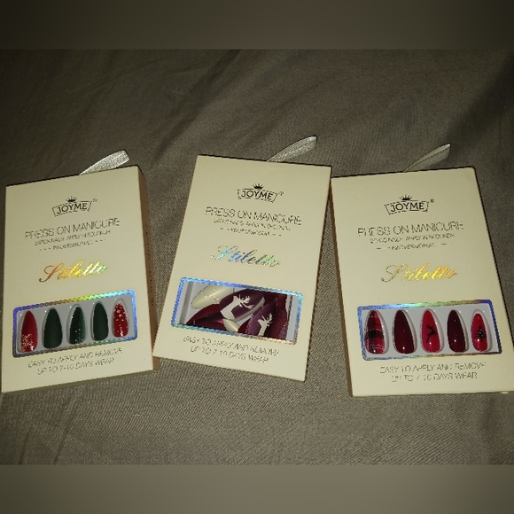 NWT!! 3 Sets of Christmas Press-On Nails - Picture 1 of 10